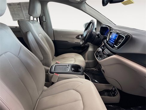 Used 2017 Chrysler Pacifica Touring-L Plus image 21