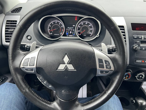 Used 2012 Mitsubishi Outlander SE image 35
