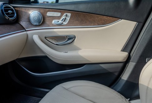 Used 2017 Mercedes-Benz E 300 4MATIC image 23