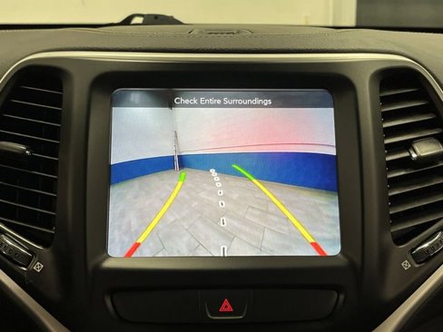 Used 2018 Jeep Cherokee Latitude Plus image 8