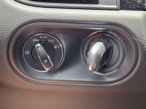 Certified 2025 Porsche Macan S image 30