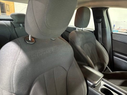 Used 2016 Chrysler 200 Limited image 17