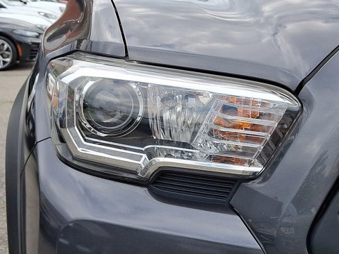 Used 2021 Toyota Tacoma TRD Off-Road image 9