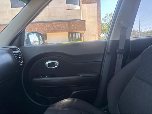 Used 2017 Kia Soul image 19