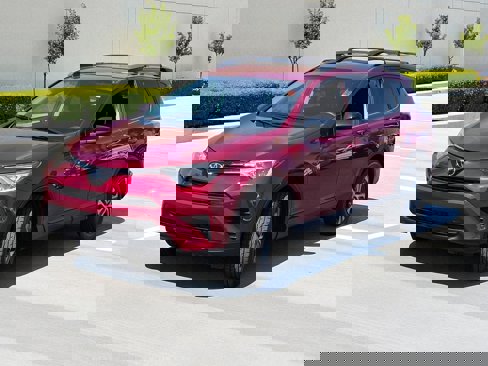 Used 2018 Toyota RAV4 LE image 6
