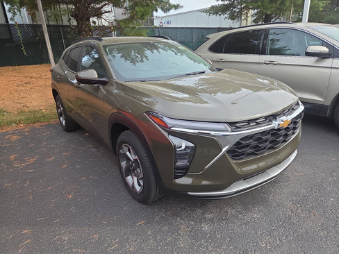 Used 2024 Chevrolet Trax LT image 1