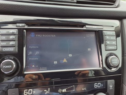 Used 2017 Nissan Rogue SV image 6