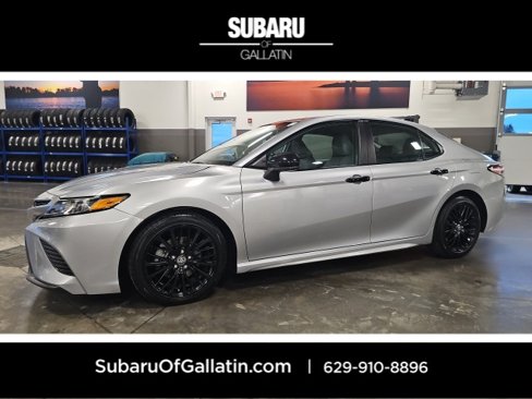 Used 2020 Toyota Camry SE image 1