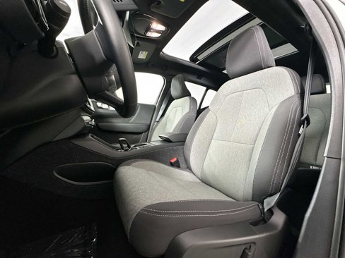 Certified 2025 Volvo XC40 B5 Core image 19