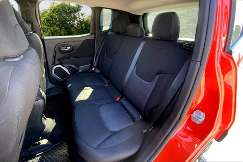Used 2017 Jeep Renegade Latitude w/ Cold Weather Group image 21