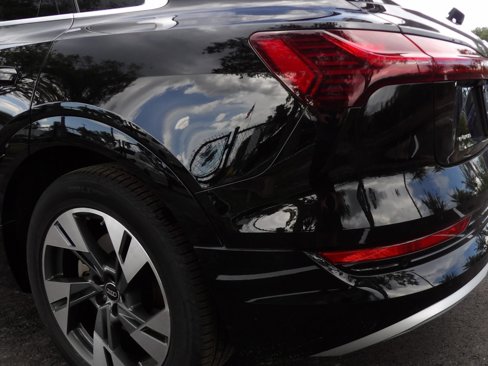 Used 2022 Audi e-tron Premium w/ Towing Package image 9
