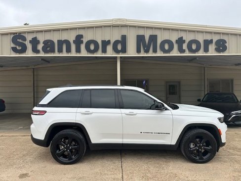 Used 2023 Jeep Grand Cherokee Limited w/ Black Appearance Package image 1