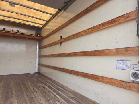 Used 2007 GMC Savana 3500 image 27