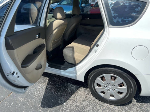 Used 2010 Hyundai Elantra SE w/ Popular Equipment Pkg 2 image 10