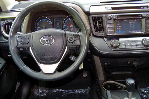 Used 2017 Toyota RAV4 XLE image 19
