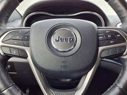 Used 2018 Jeep Grand Cherokee Overland image 16