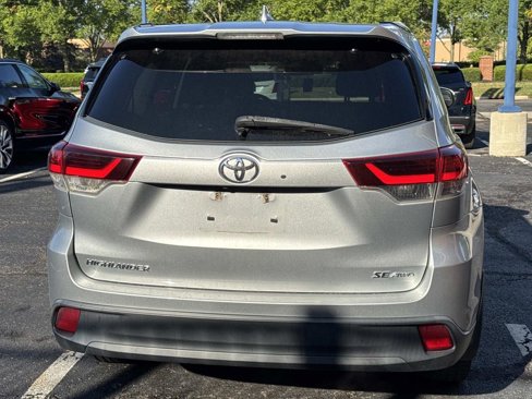 Used 2019 Toyota Highlander SE image 5