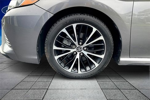 Used 2018 Toyota Camry SE image 9
