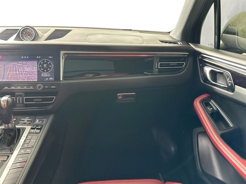 Certified 2020 Porsche Macan image 31