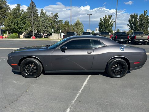 Used 2016 Dodge Challenger SXT image 2