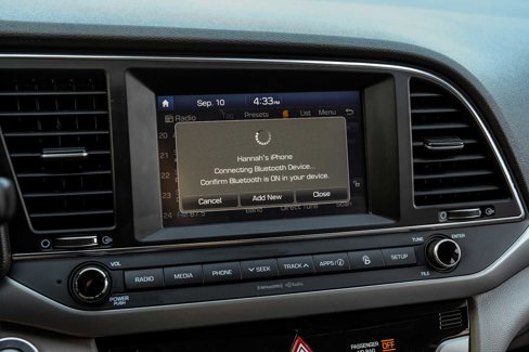 Used 2017 Hyundai Elantra Limited image 30