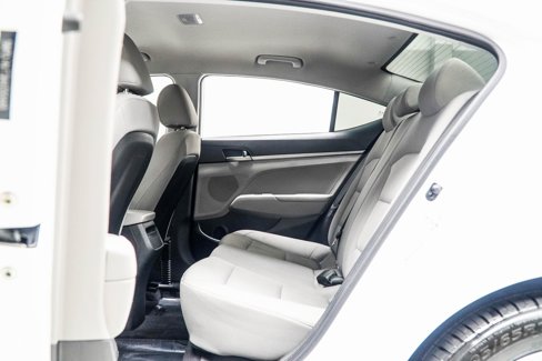 Used 2017 Hyundai Elantra SE image 27