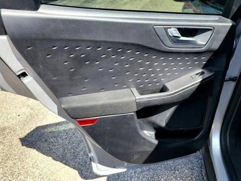Used 2020 Ford Escape SE image 9