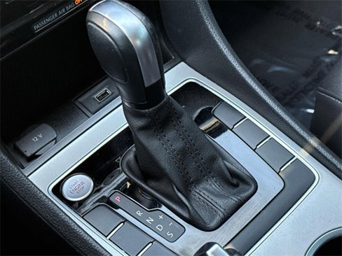 Certified 2022 Volkswagen Passat 2.0T SE image 16