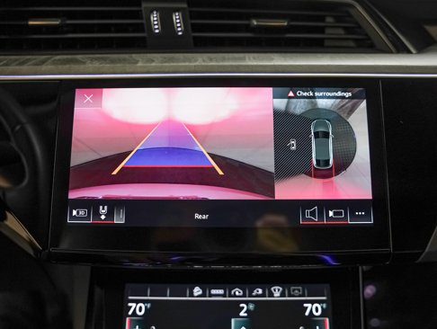 Used 2022 Audi e-tron Prestige w/ Prestige Package image 21