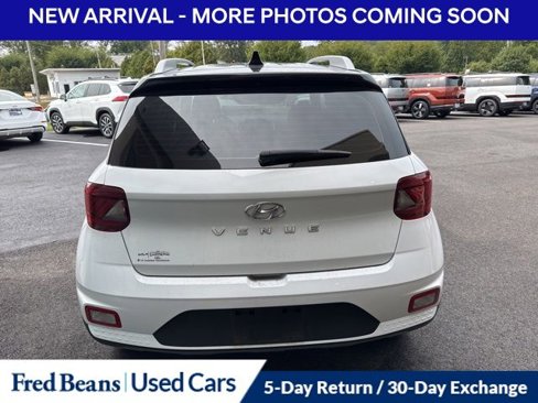 Used 2022 Hyundai Venue Limited w/ Cargo Package image 7