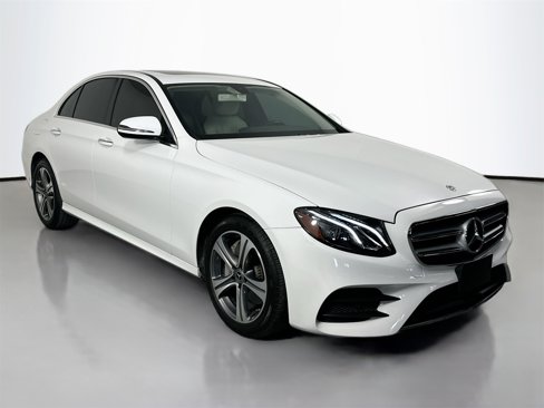 Used 2020 Mercedes-Benz E 350 4MATIC Sedan image 3