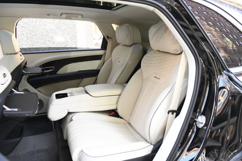 New 2025 Bentley Bentayga Extended Wheelbase image 12