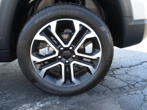 Used 2023 Jeep Compass Limited w/ Sun and Sound Group image 10