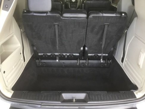 Used 2014 Chrysler Town & Country Touring image 18