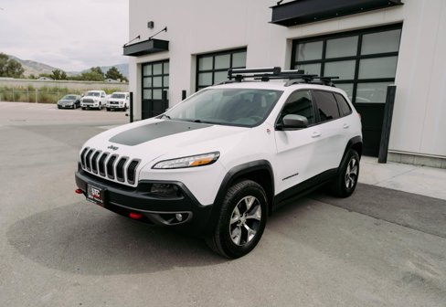 Used 2018 Jeep Cherokee Trailhawk image 3