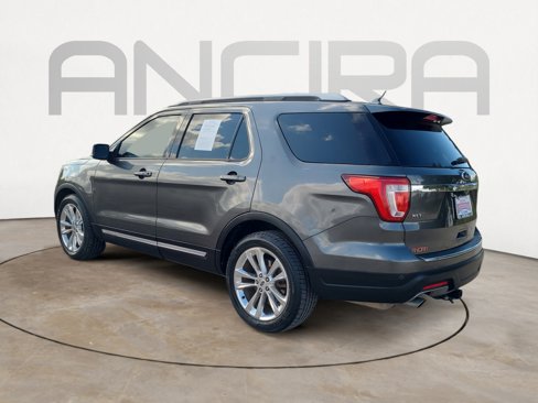 Used 2018 Ford Explorer XLT w/ Equipment Group 202A image 8