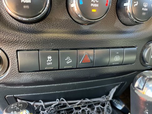 Used 2015 Jeep Wrangler Unlimited Sahara w/ Connectivity Group image 30
