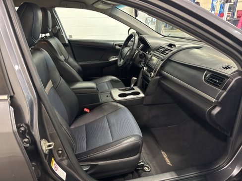 Used 2014 Toyota Camry SE image 28