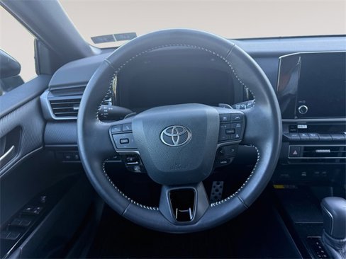 Used 2025 Toyota Camry SE image 12