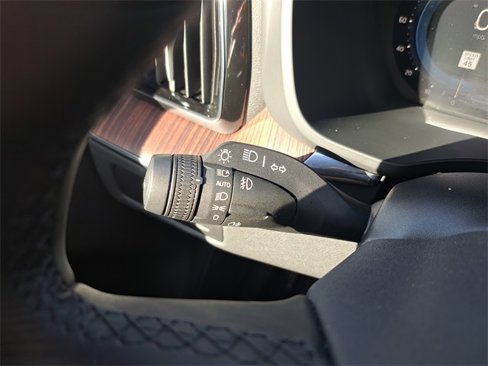 Used 2023 Volvo XC60 T8 Plus w/ Protection Package Premier image 20