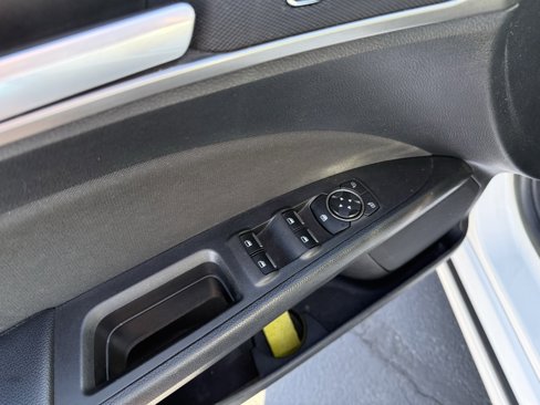 Used 2018 Ford Fusion SE w/ Fusion SE Technology Package image 12