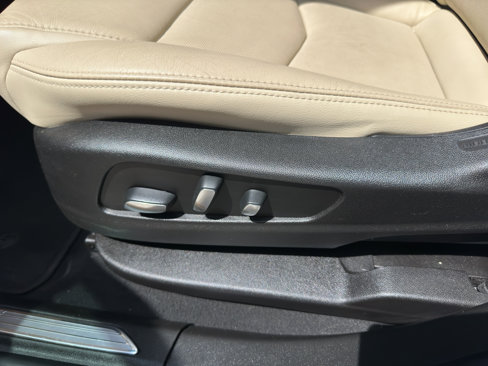 Used 2018 Cadillac XT5 Luxury w/ Driver Awareness Package image 16
