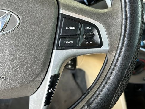 Used 2013 Hyundai Accent GLS w/ Premium Pkg image 11