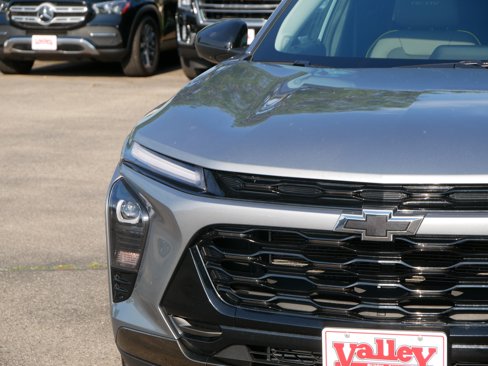 Used 2024 Chevrolet Trax ACTIV w/ Driver Confidence Package image 3
