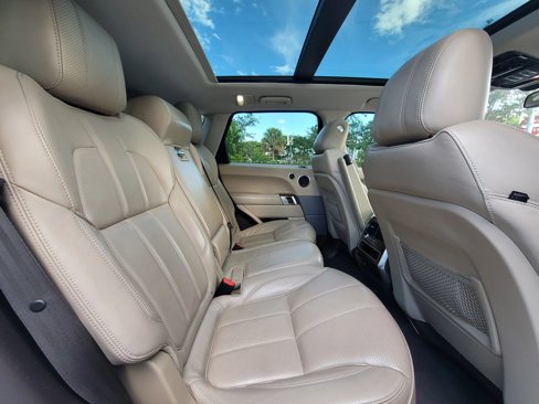 Used 2016 Land Rover Range Rover Sport HSE image 11