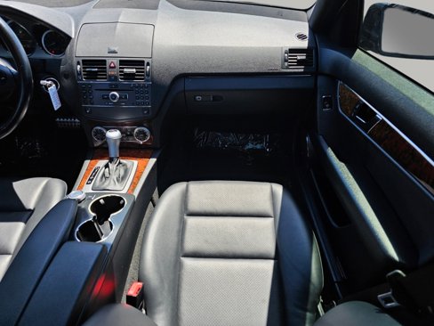 Used 2010 Mercedes-Benz C 300 4MATIC Sedan image 4