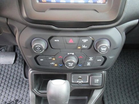 Used 2021 Jeep Renegade Latitude w/ Convenience Group image 22