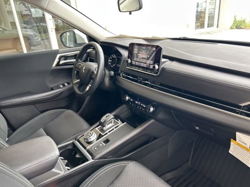 Used 2024 Mitsubishi Outlander ES image 18
