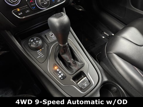 Used 2019 Jeep Cherokee Trailhawk image 10