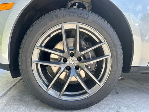 Used 2025 Porsche Macan image 33